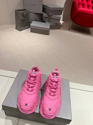 Picture of Balenciaga Shoes Women _SKUfw126976193fw